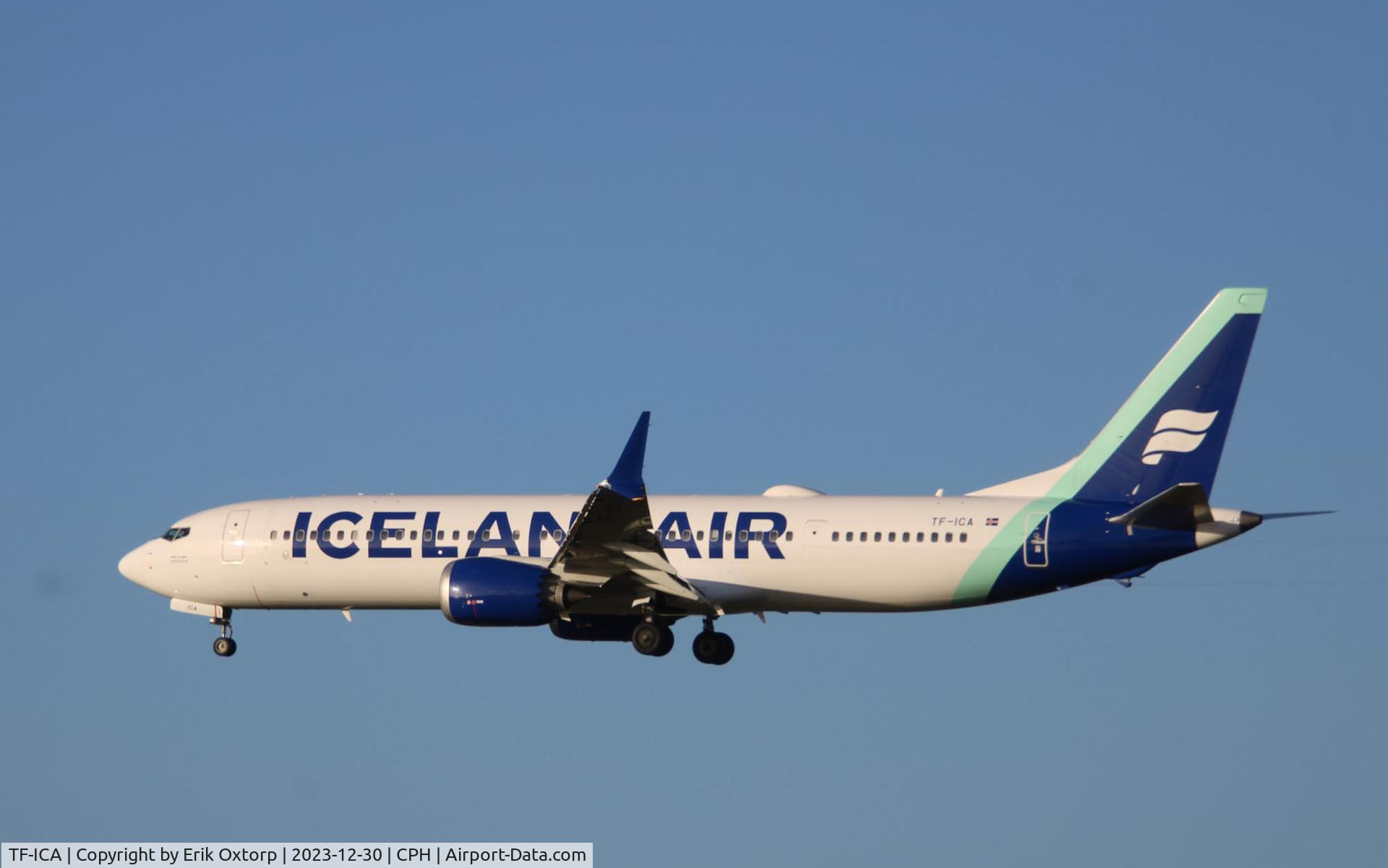 TF-ICA, 2019 Boeing 737-9 MAX C/N 44357, TF-ICA landing rw 22L