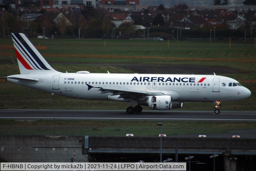 F-HBNB, 2010 Airbus A320-214 C/N 4402, Taxiing