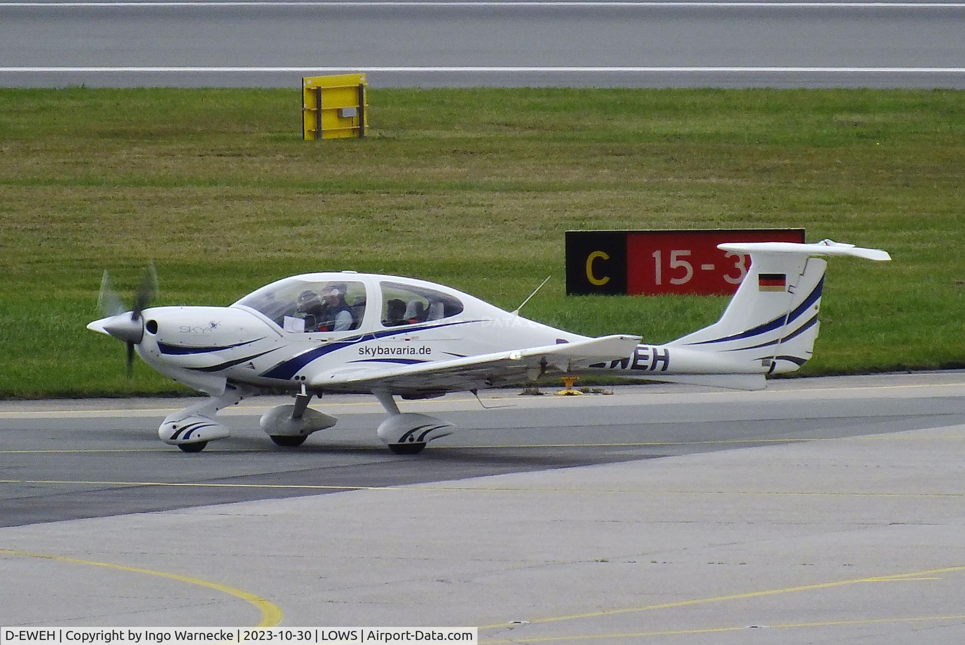 D-EWEH, Diamond DA-40 Diamond Star C/N D4.058, Diamond DA-40 Diamond Star at Salzburg airport W.A.Mozart