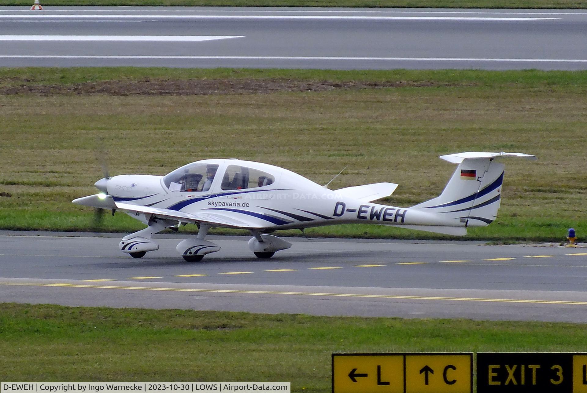 D-EWEH, Diamond DA-40 Diamond Star C/N D4.058, Diamond DA-40 Diamond Star at Salzburg airport W.A.Mozart
