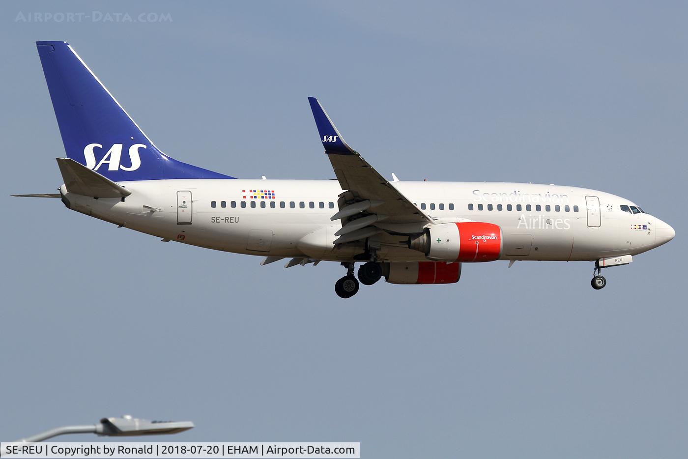SE-REU, 2002 Boeing 737-76N C/N 33005, at spl
