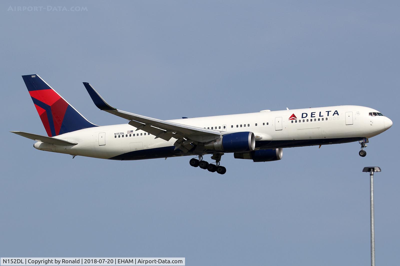 N152DL, 1990 Boeing 767-3P6 C/N 24984, at spl