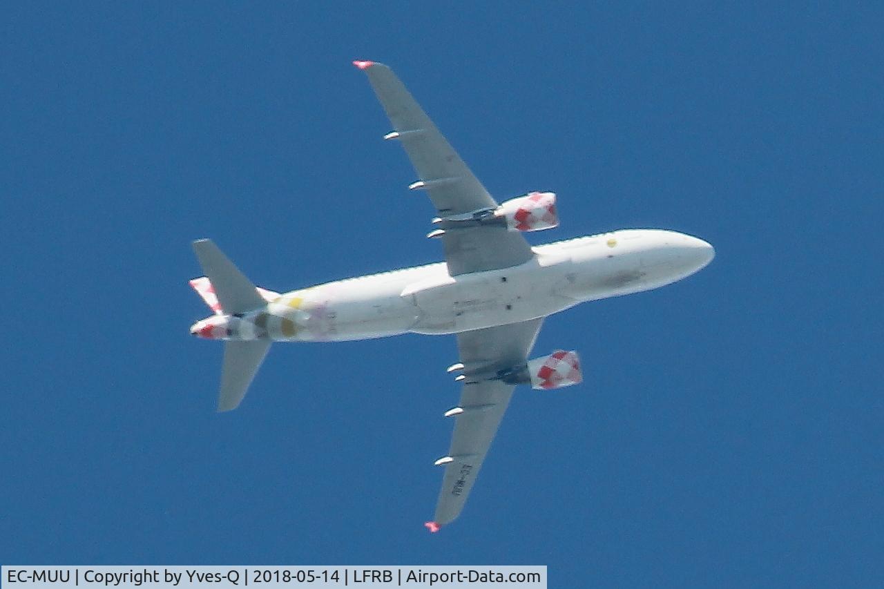 EC-MUU, 2004 Airbus A319-111 C/N 2253, Airbus A319-111, Flight over Brest-Bretagne airport (LFRB-BES)