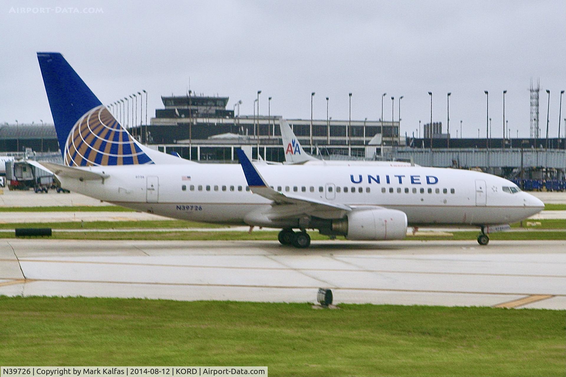 N39726, 1999 Boeing 737-724 C/N 28796, B737 United Airlines Boeing 737-724 N39726 at KORD