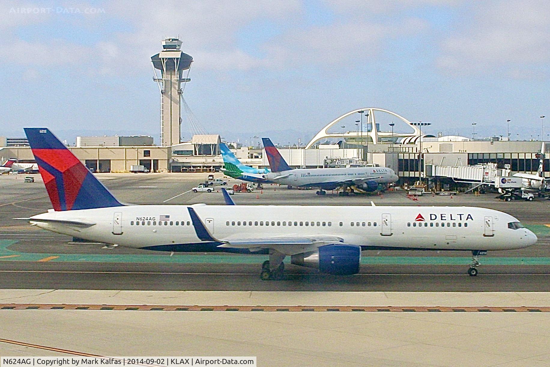 N624AG, 1993 Boeing 757-2Q8 C/N 25624, B752 Delta Airlines 757-2Q8 N824AG at LAX