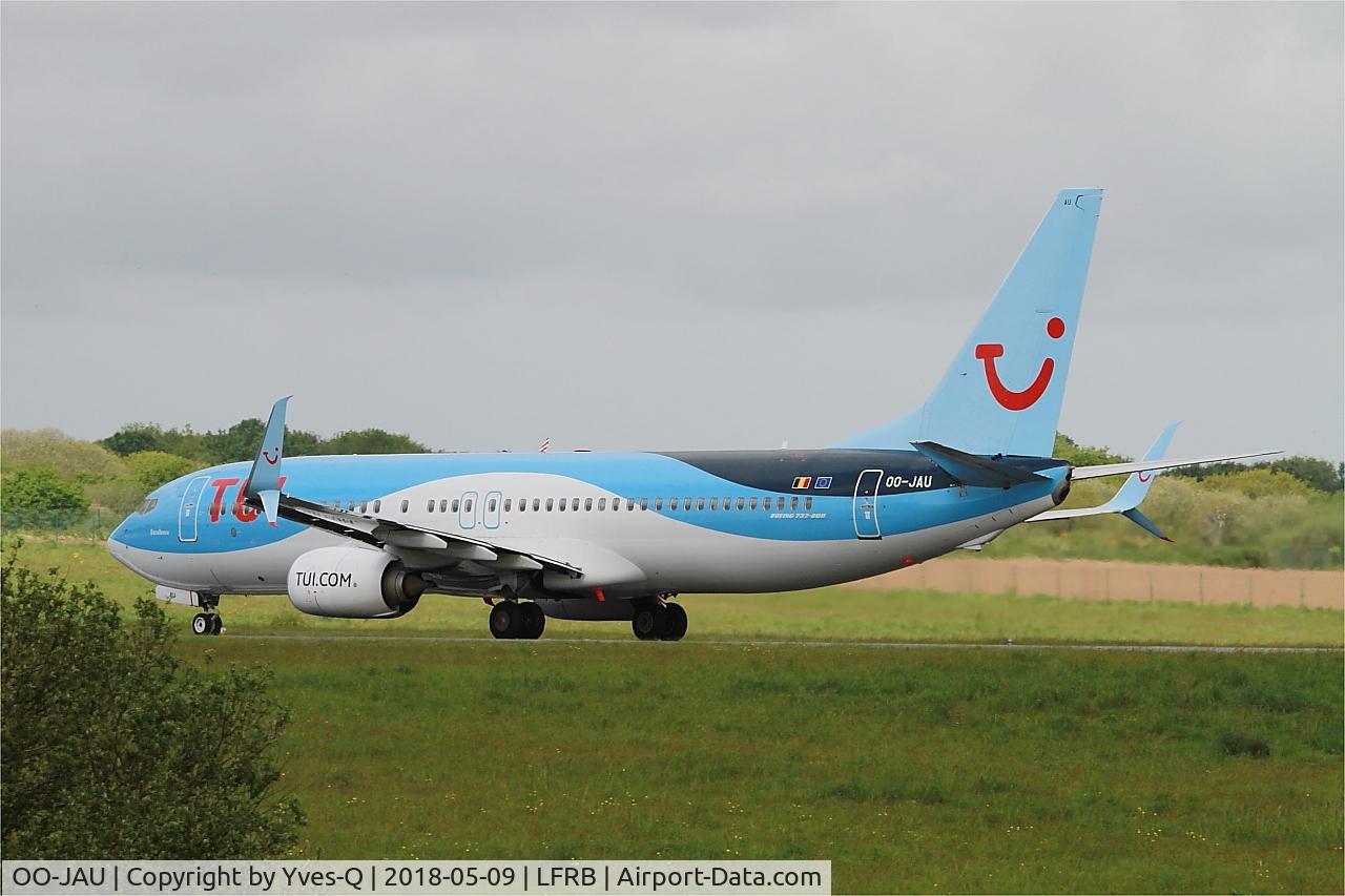 OO-JAU, 2013 Boeing 737-8K5 C/N 37250, Boeing 737-8K, Take off run rwy 25L, Brest-Bretagne airport (LFRB-BES)