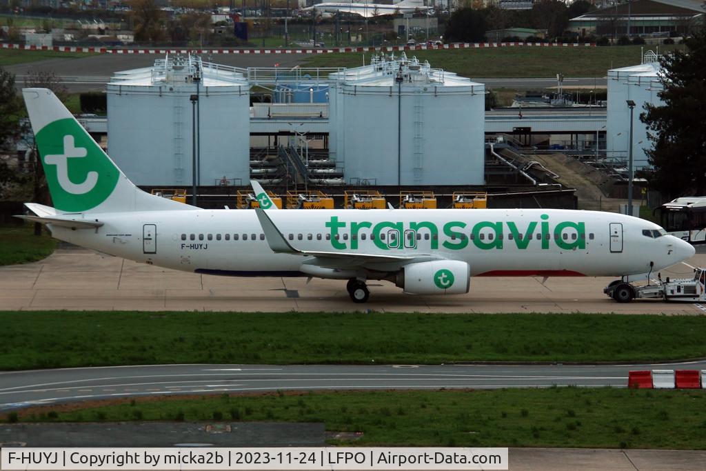 F-HUYJ, 2013 Boeing 737-86N C/N 41266, Taxiing