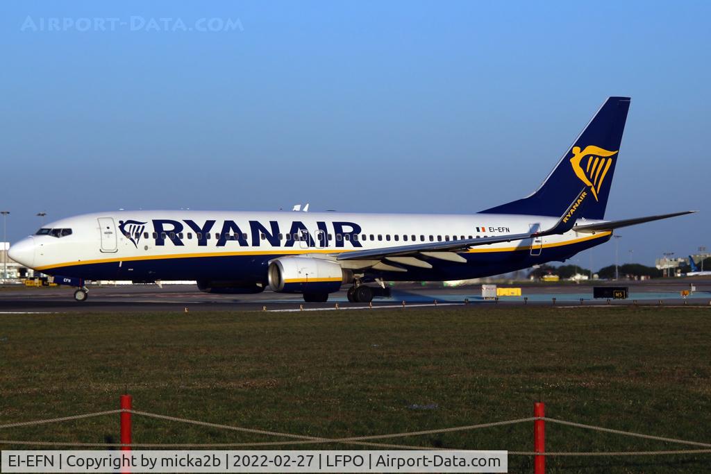 EI-EFN, 2009 Boeing 737-8AS C/N 37538, Taxiing