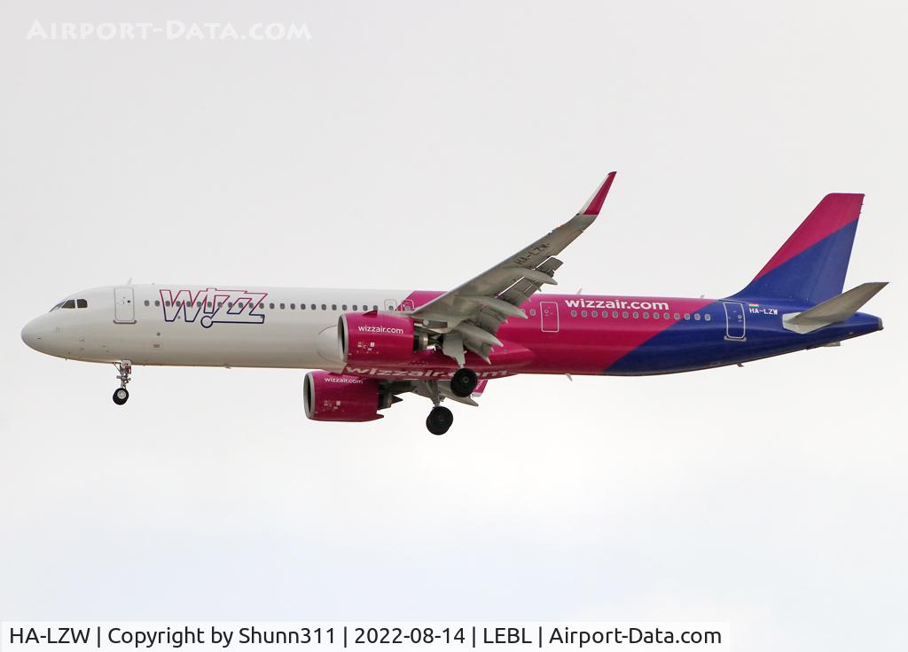 HA-LZW, 2022 Airbus A321-271NX C/N 10929, Landing rwy 24R