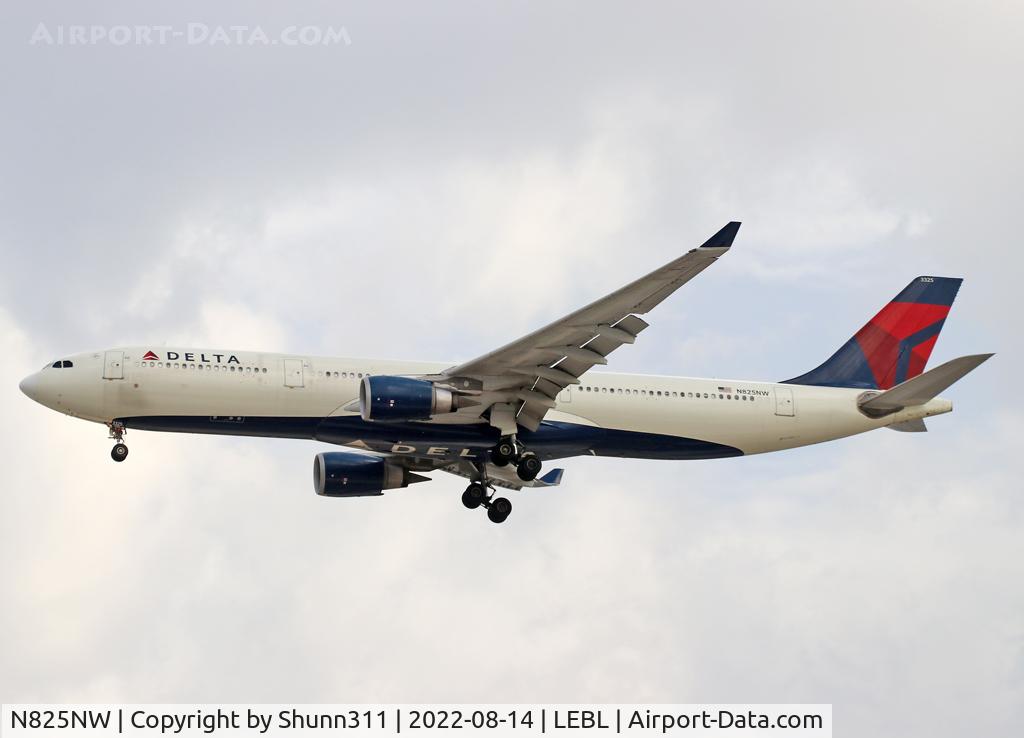 N825NW, 2015 Airbus A330-302 C/N 169, Landing rwy 24R