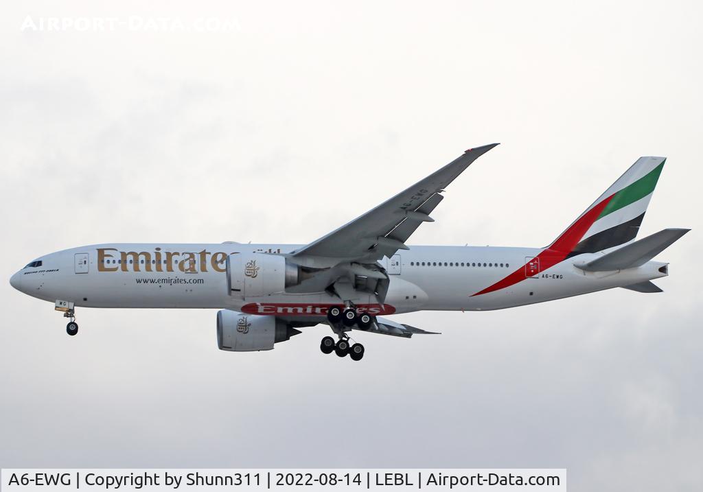 A6-EWG, 2008 Boeing 777-21H/LR C/N 35578, Landing rwy 24R