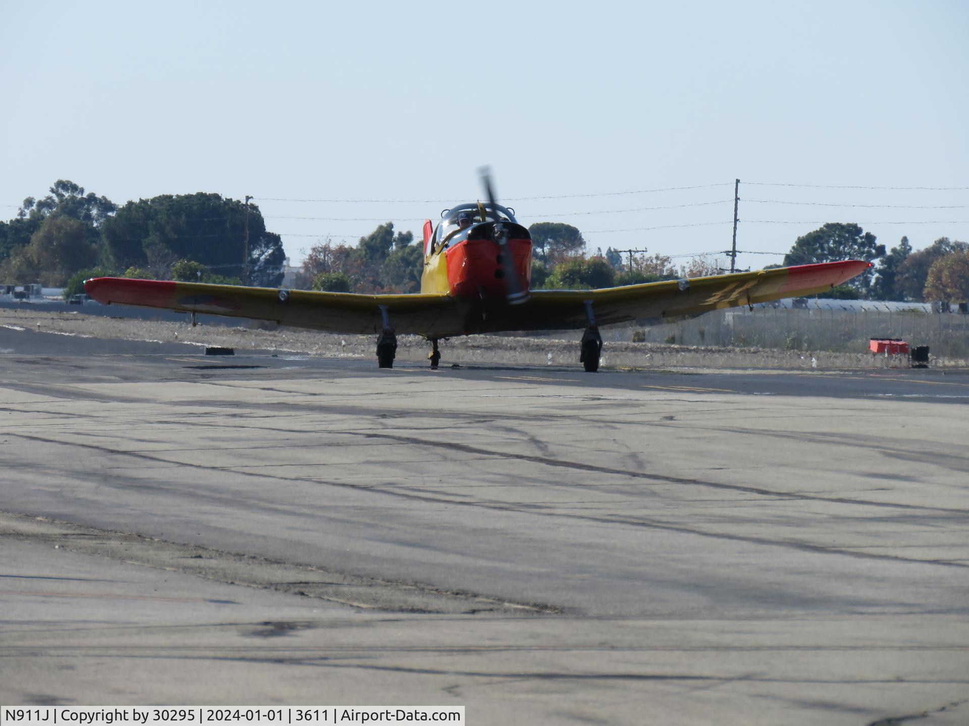 N911J, 1986 Fokker S-11-1 C/N E-11, Taxiing