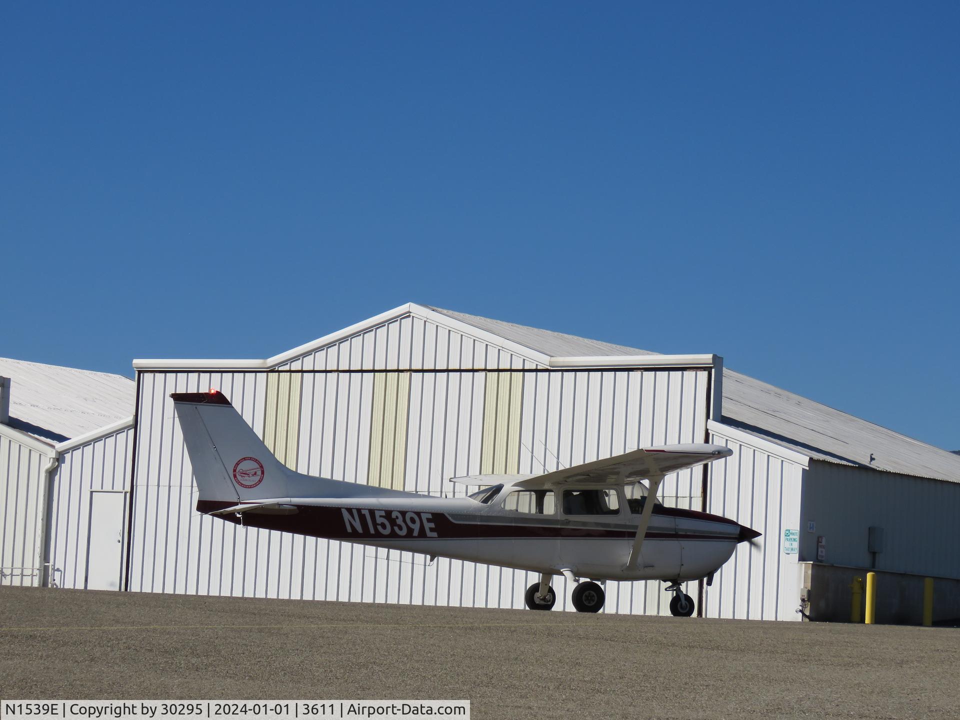 N1539E, 1978 Cessna 172N C/N 17271040, taxiing to taxiway