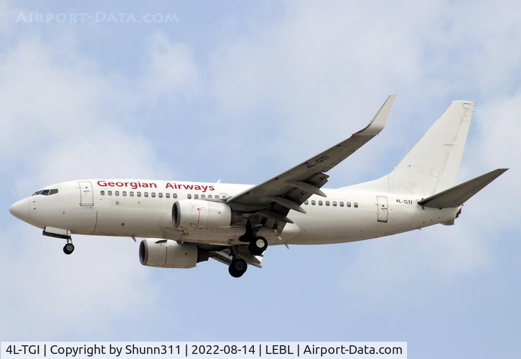 4L-TGI, 1996 Boeing 737-505 C/N 26336, Landing rwy 24R