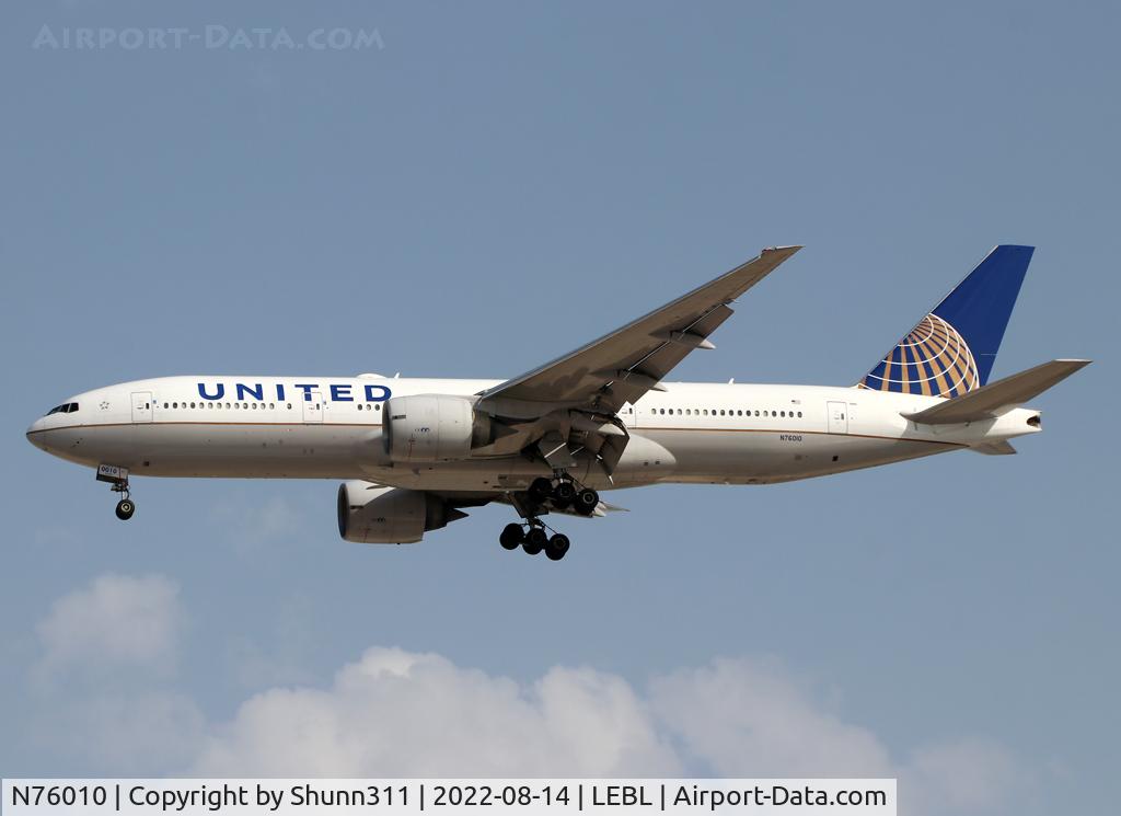 N76010, 1999 Boeing 777-224/ER C/N 29480, Landing rwy 24R