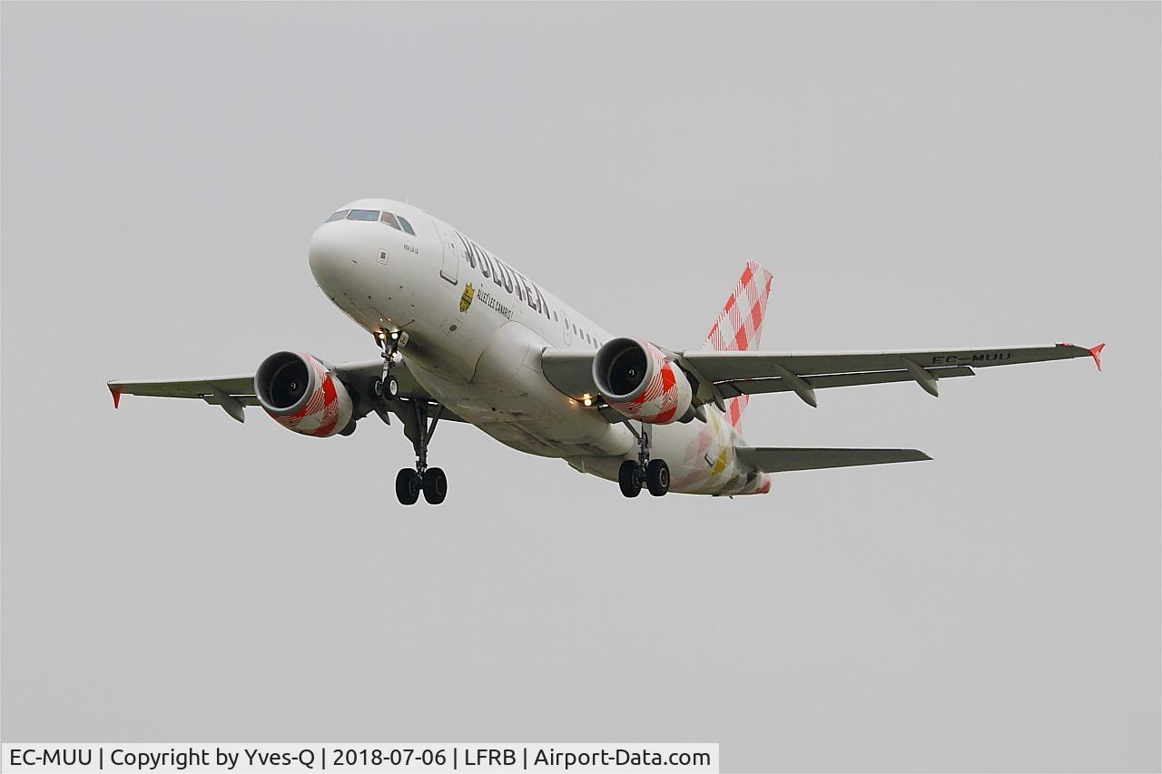 EC-MUU, 2004 Airbus A319-111 C/N 2253, Airbus A319-111, Take off rwy 07R, Brest-Bretagne airport (LFRB-BES)