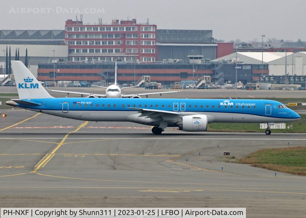 PH-NXF, 2021 Embraer E195-E2 (ERJ-190-400STD) C/N 19020061, Ready for departure rwy 32R