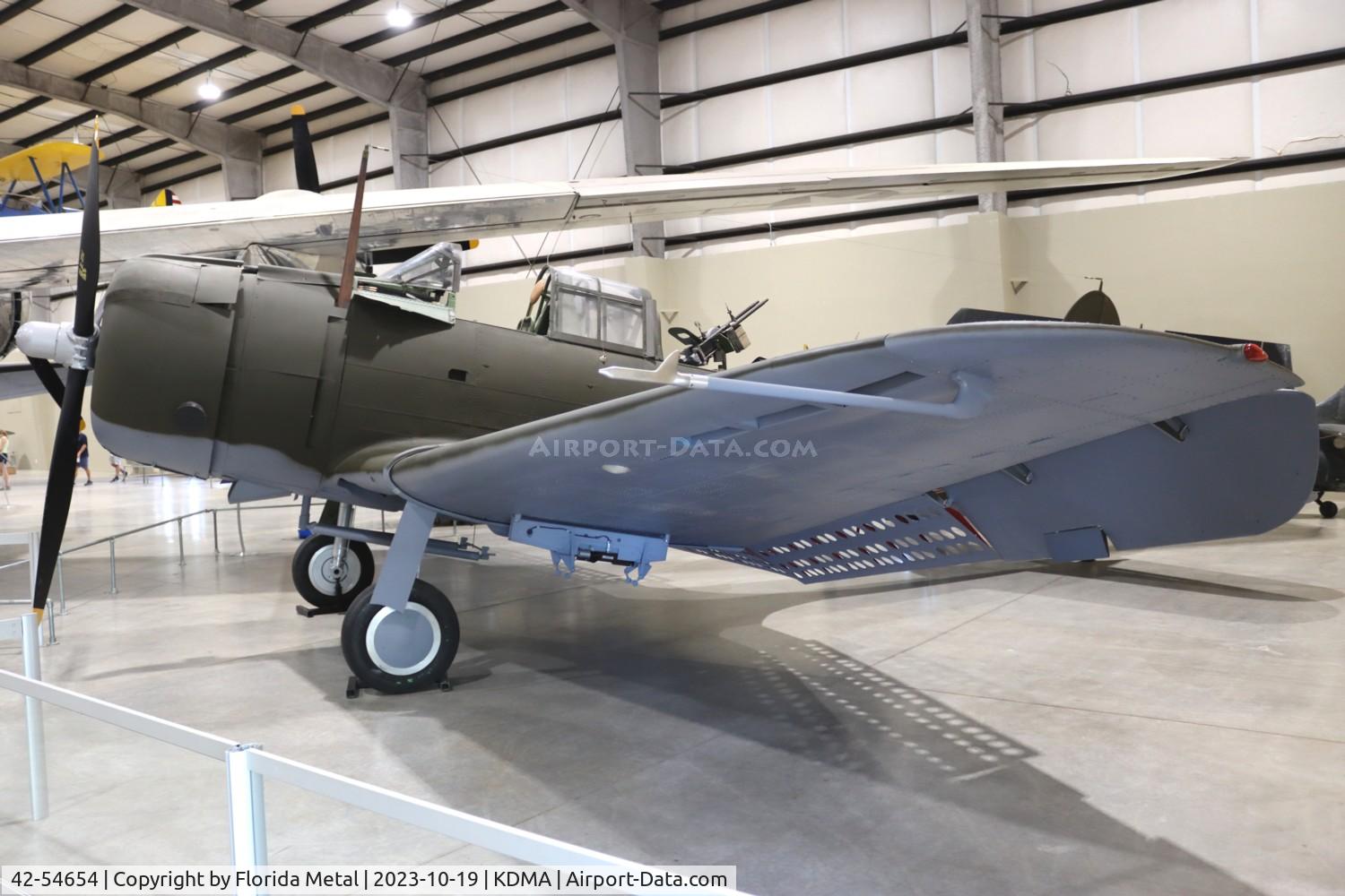 42-54654, 1942 Douglas A-24B Banshee C/N 17493, A-24 zx
