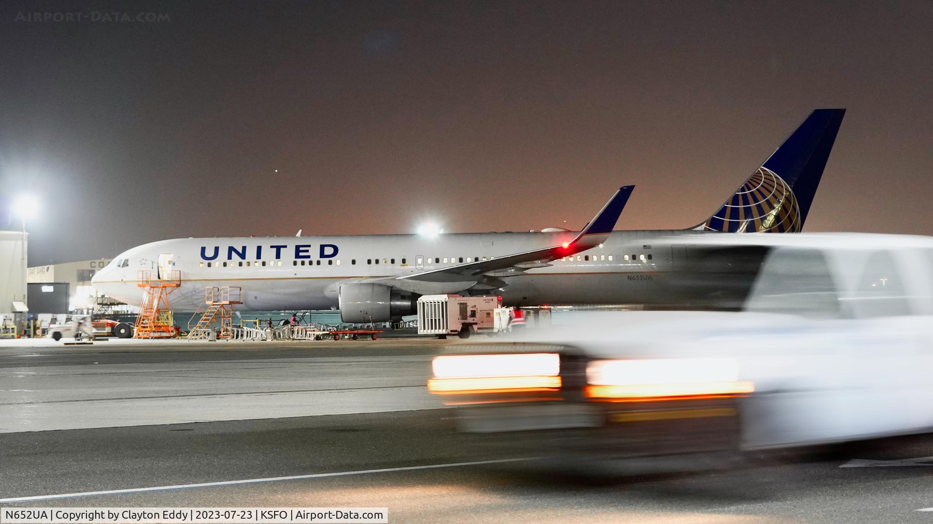 N652UA, 1992 Boeing 767-322 C/N 25390, SFO 2023.