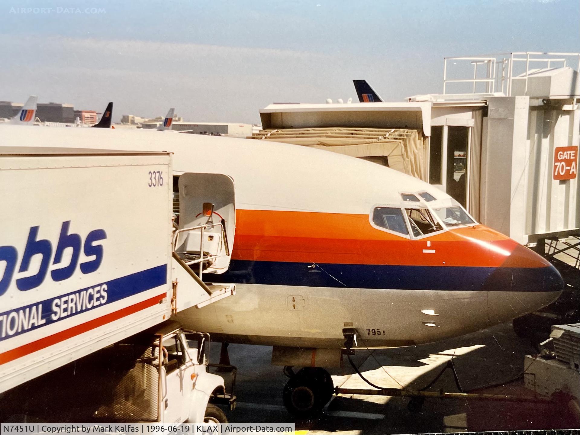N7451U, 1979 Boeing 727-222 C/N 21905, B722 United Airlines Boeing 727-222, N7451U at Gate 70A KLAX preparing to depart to KSEA