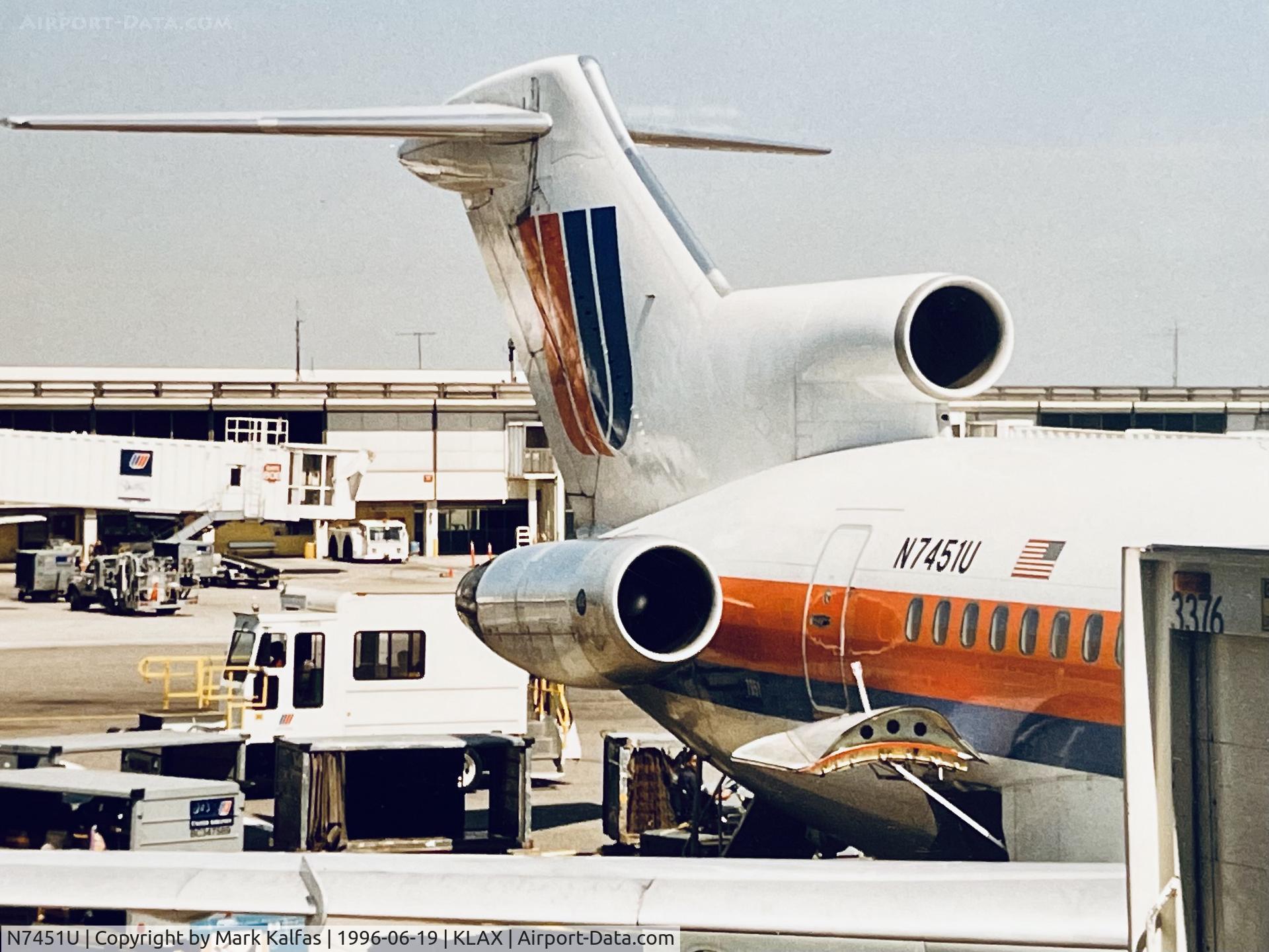 N7451U, 1979 Boeing 727-222 C/N 21905, B722 United Airlines Boeing 727-222, N7451U at Gate 70A KLAX preparing to depart to KSEA
