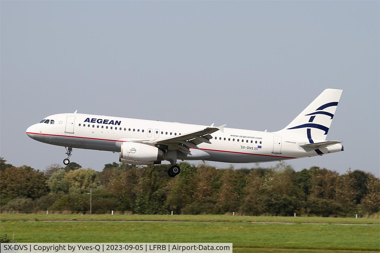 SX-DVS, 2008 Airbus A320-232 C/N 3709, Airbus A320-232, Landing rwy 25L, Brest-Bretagne airport (LFRB-BES)