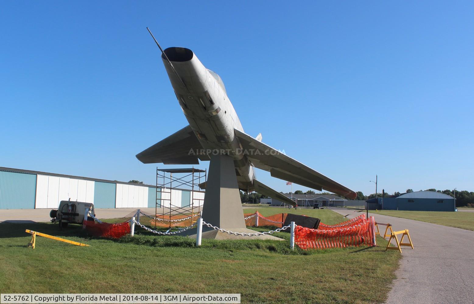 52-5762, 1952 North American F-100A Super Sabre C/N 192-7, F-100 zx