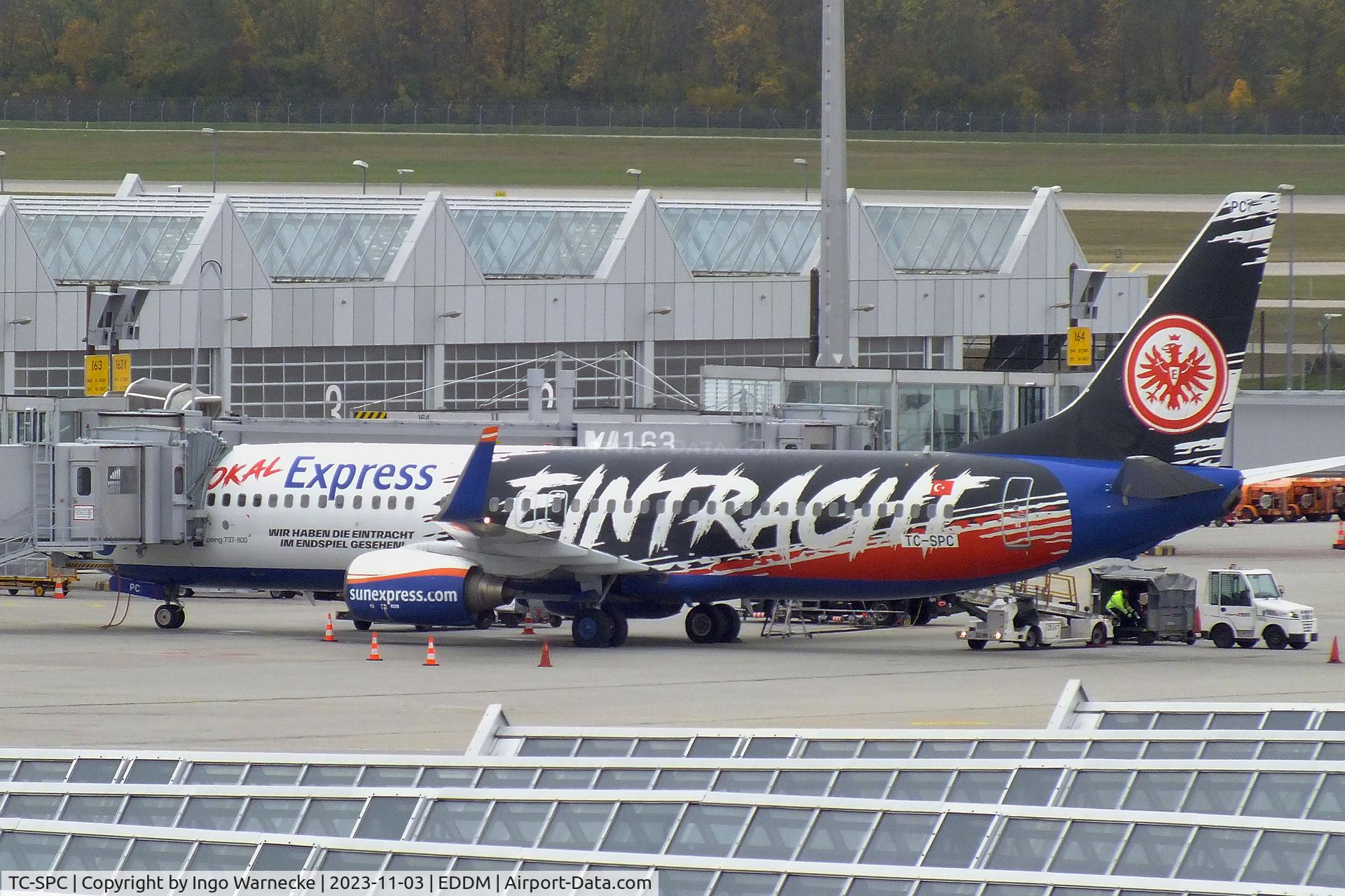 TC-SPC, 2011 Boeing 737-8AS C/N 34984, Boeing 737-8AS of SunExpress in 'Eintracht Frankfurt' special colours at München airport