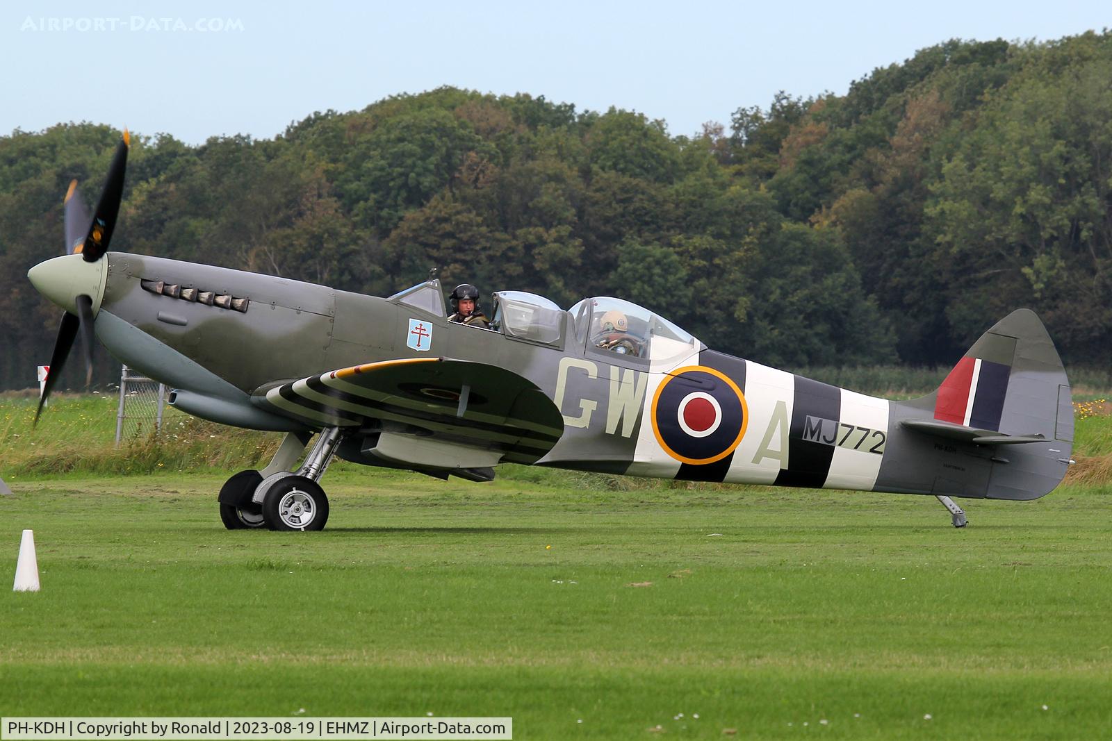 PH-KDH, 1943 Supermarine 361 Spitfire IX C/N CBAF.7269, at ehmz