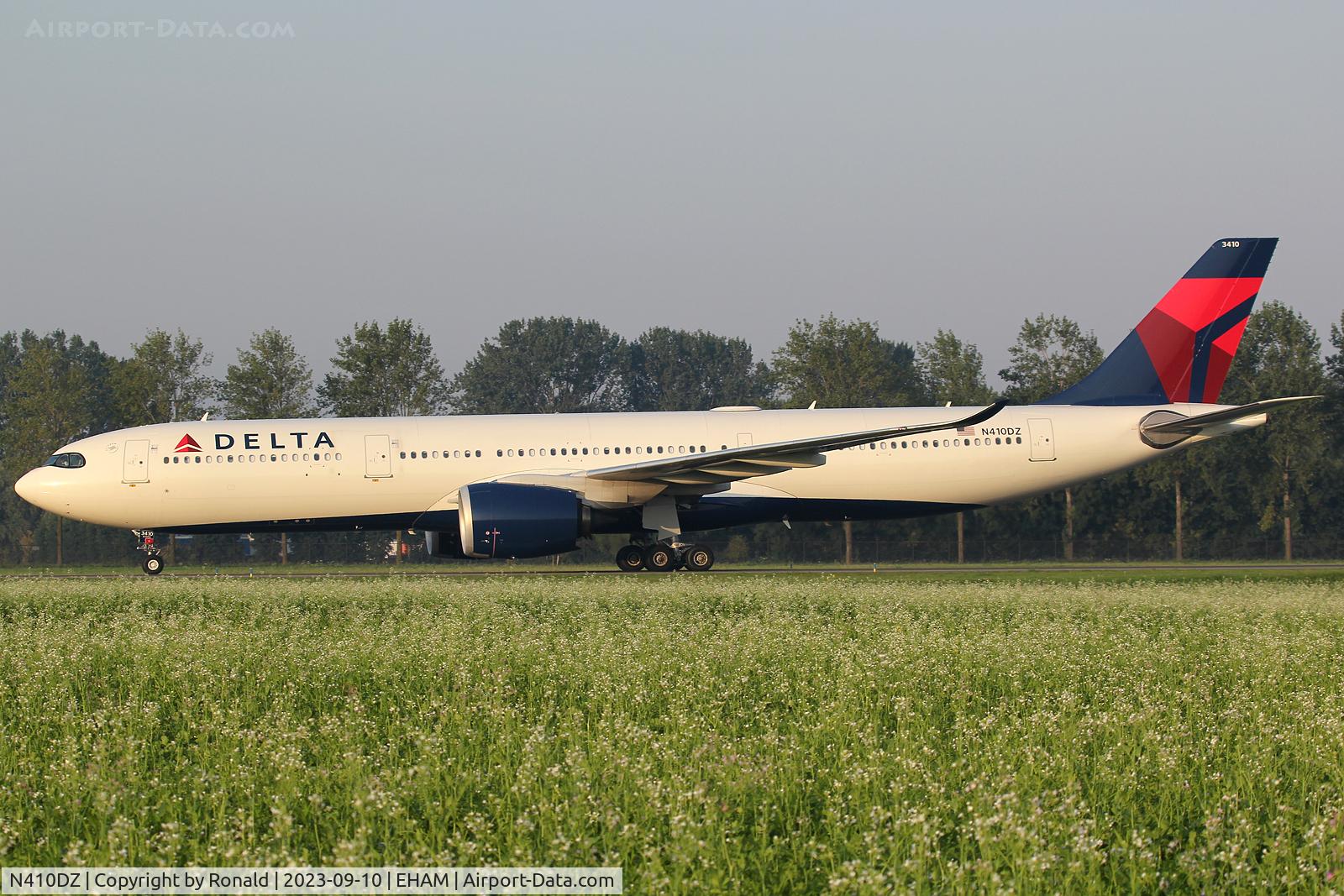 N410DZ, Airbus A330-941 C/N 1990, at spl