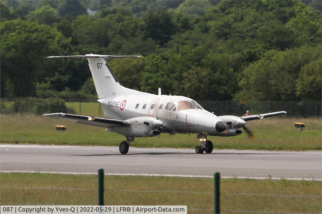 087, Embraer EMB-121AA Xingu C/N 121087, Embraer EMB-121AN Xingu, Landing rwy 07R, Brest-Bretagne airport (LFRB-BES)