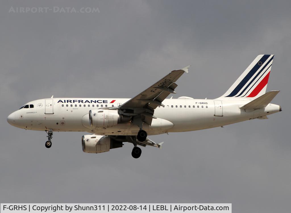 F-GRHS, 2001 Airbus A319-111 C/N 1444, Landing rwy 24R in new c/s
