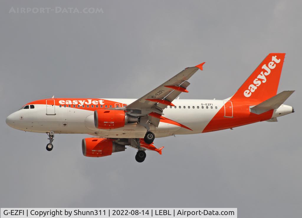 G-EZFI, 2009 Airbus A319-111 C/N 3888, Landing rwy 24R in new c/s