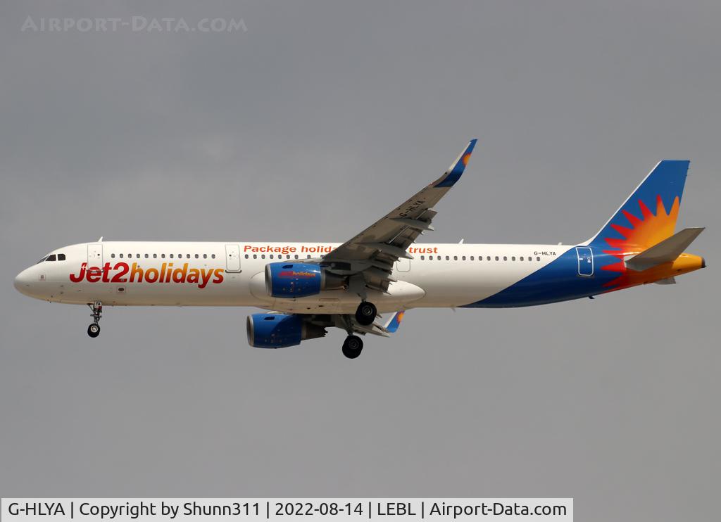G-HLYA, 2014 Airbus A321-211 C/N 6038, Landing rwy 24R