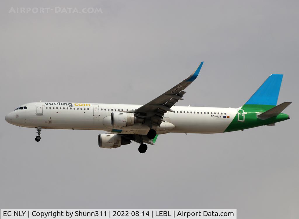 EC-NLY, 2015 Airbus A321-211 C/N 6719, Landing rwy 24R in basic Level c/s
