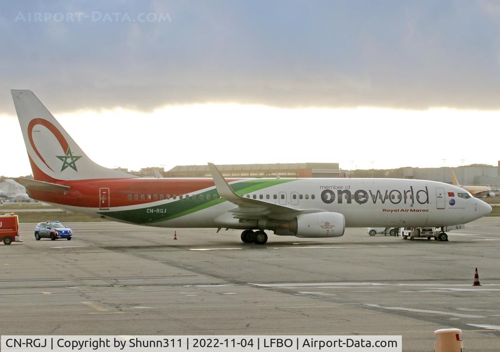 CN-RGJ, 2012 Boeing 737-8B6 C/N 33072, Parked at the General Aviation area... New c/s with 'One World' titles