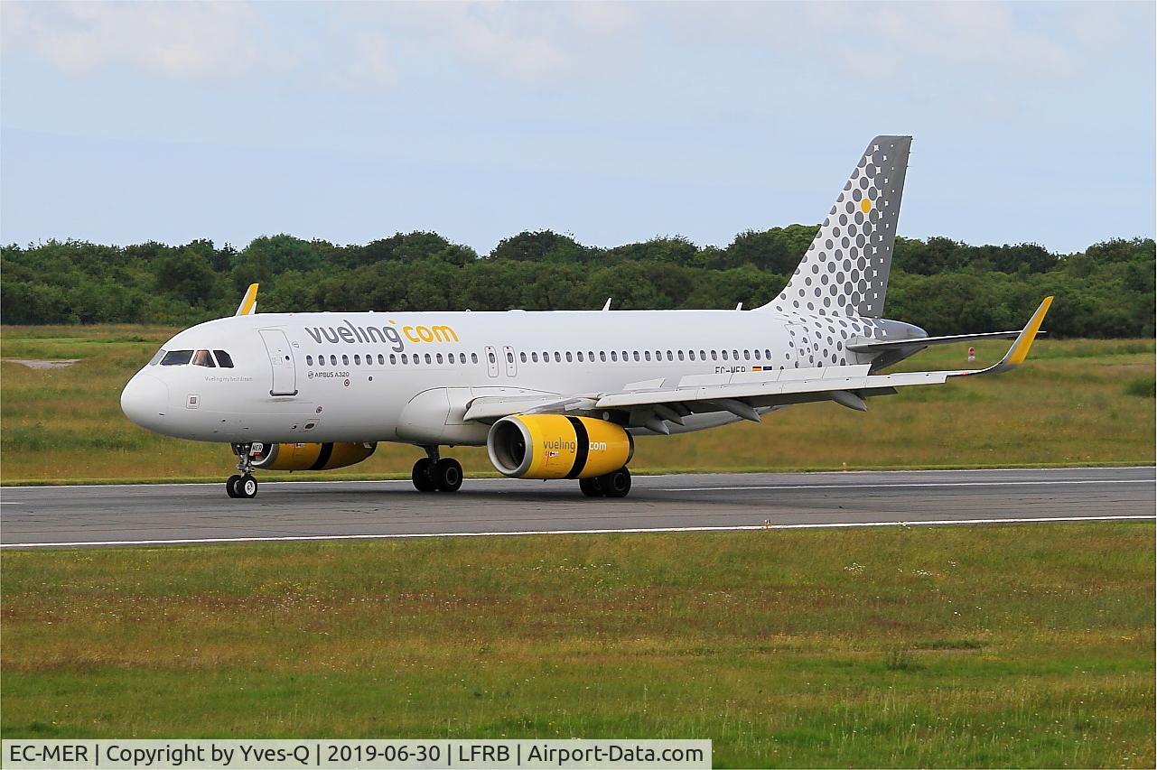 EC-MER, 2015 Airbus A320-232 C/N 6510, Airbus A320-232, Taxiing rwy 07R, Brest-Bretagne airport (LFRB-BES)