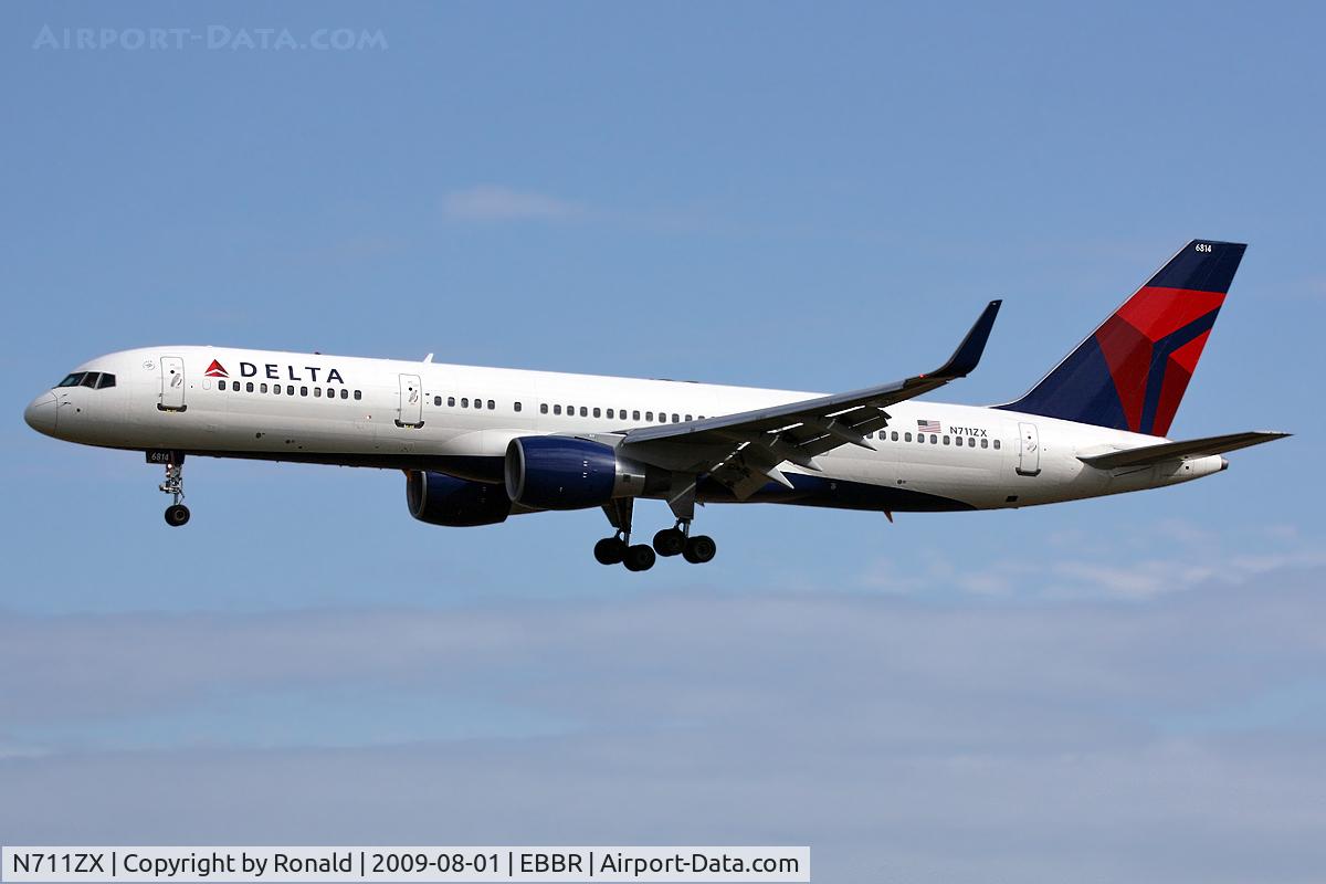 N711ZX, 1997 Boeing 757-231 C/N 28481, at bru