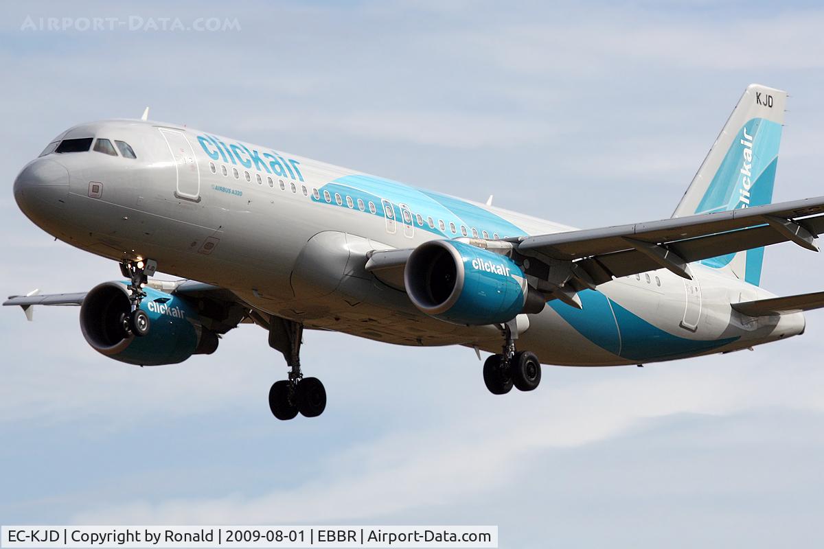 EC-KJD, 2007 Airbus A320-216 C/N 3237, at bru