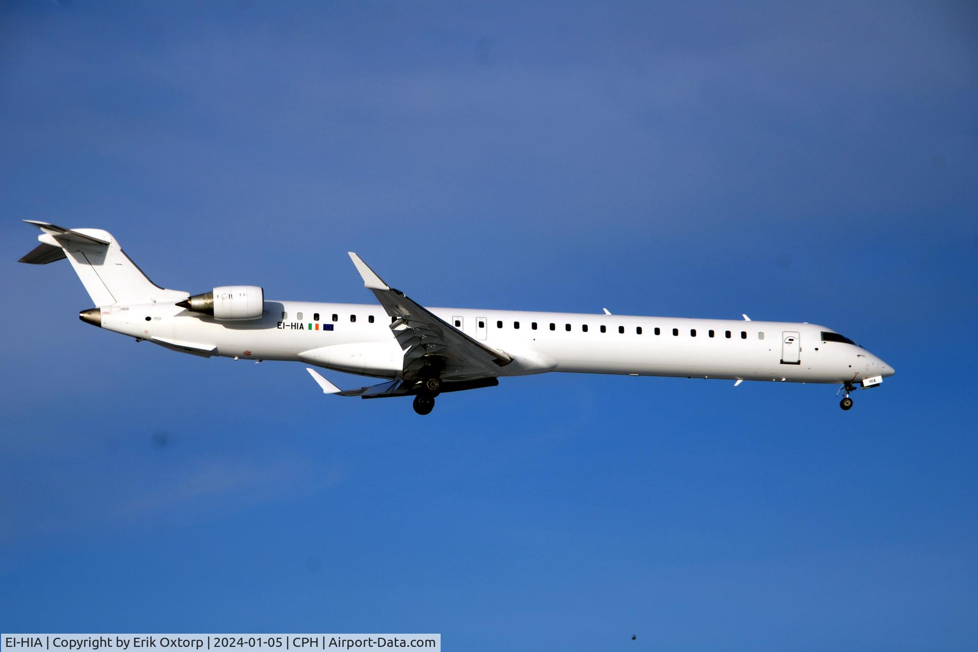 EI-HIA, 2010 Bombardier CRJ-1000EL NG (CL-600-2E25) C/N 19006, EI-HIA landing rw 04L