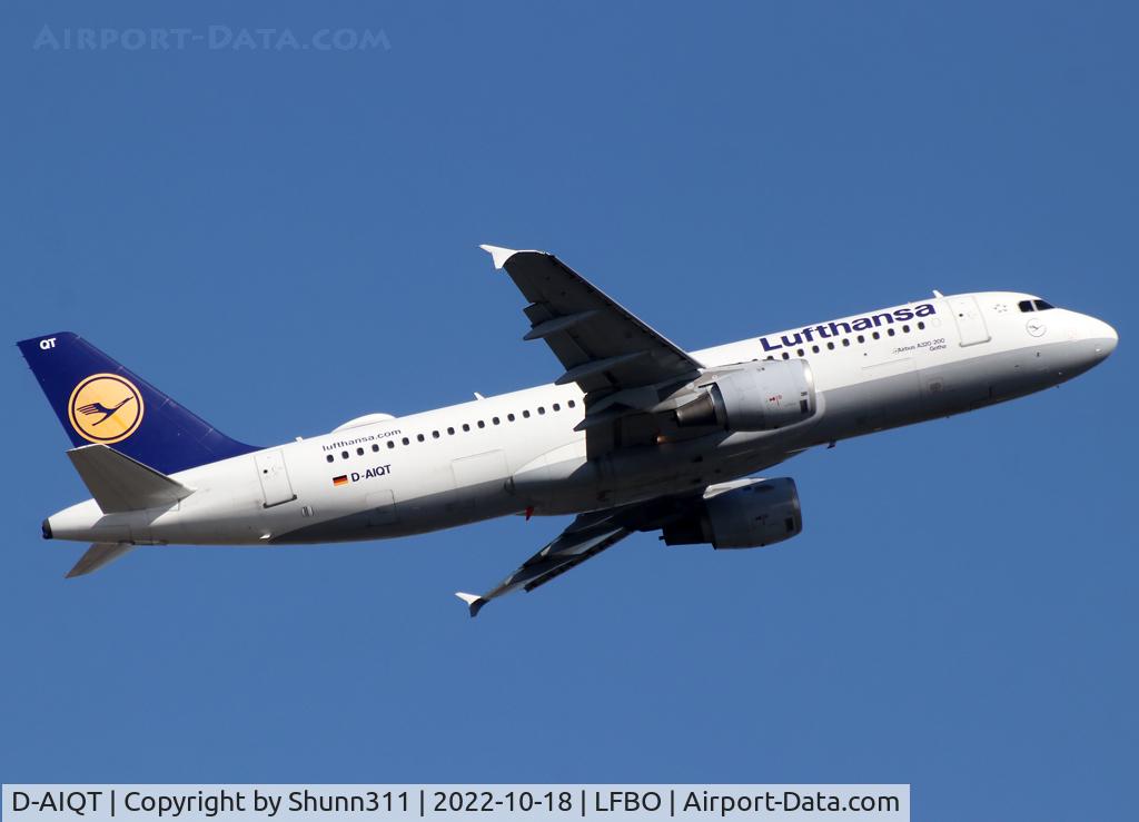 D-AIQT, 2000 Airbus A320-211 C/N 1337, Climbing still in old c/s... Wifi od mounted...