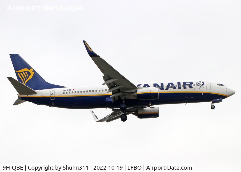 9H-QBE, 2015 Boeing 737-8AS C/N 61577, Landing rwy 14L