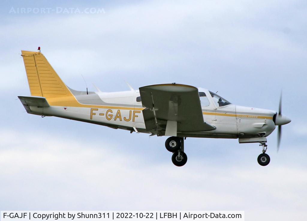 F-GAJF, Piper PA-28R-200 Cherokee Arrow C/N 28R-7635357, Landing rwy 09