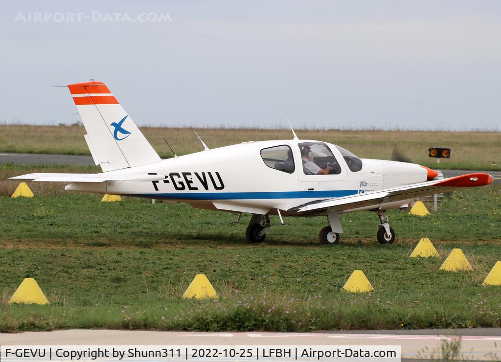 F-GEVU, 1988 Socata TB-20 Trinidad C/N 800, Taxiing for departure...