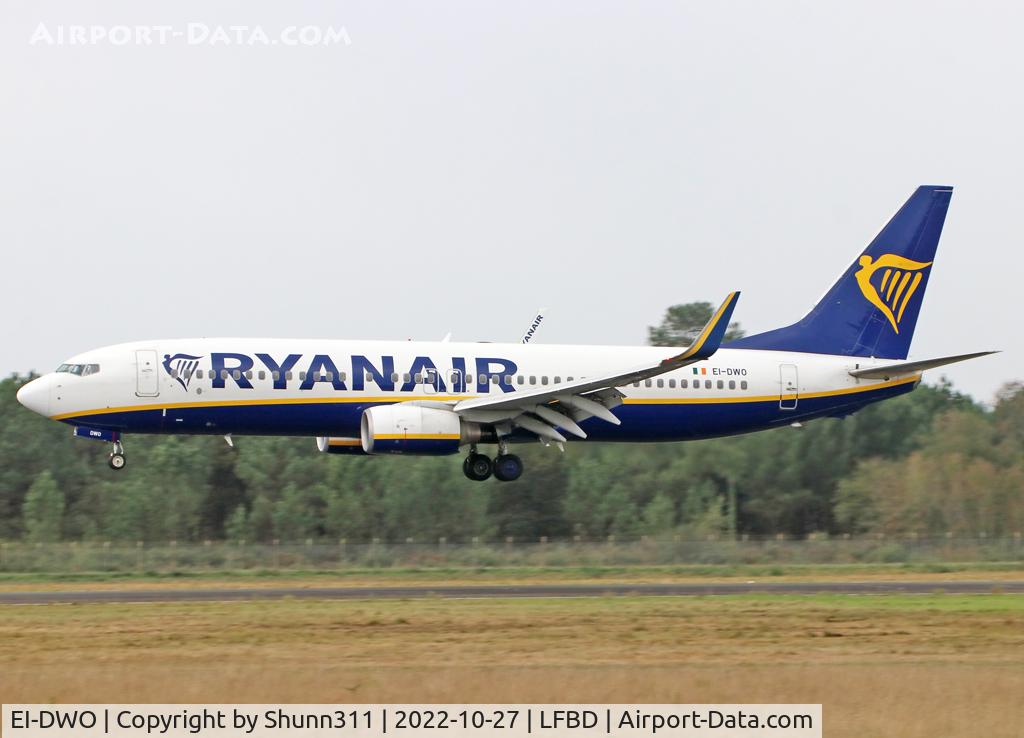 EI-DWO, 2007 Boeing 737-8AS C/N 36079, Landing rwy 11