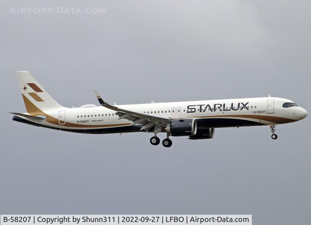 B-58207, Airbus A321-252NX C/N 10620, Landing rwy 32L