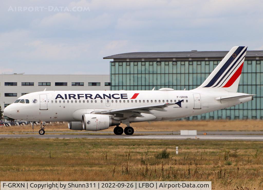 F-GRXN, 2007 Airbus A319-115LR C/N 3065, Lining up rwy 32R for departure... Modified new c/s
