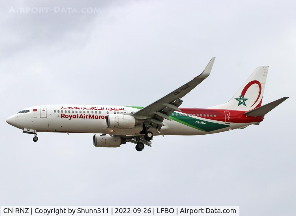 CN-RNZ, 2002 Boeing 737-8B6 C/N 33058, Landing rwy 32L in new c/s
