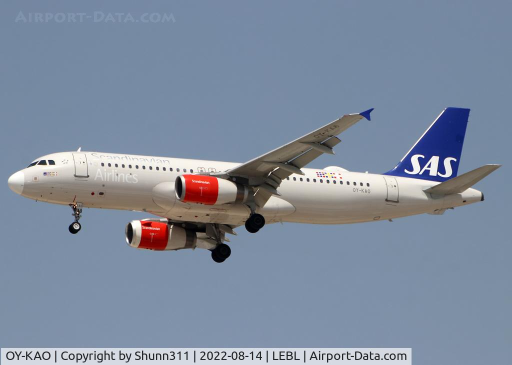 OY-KAO, 2006 Airbus A320-232 C/N 2990, Landing rwy 24R