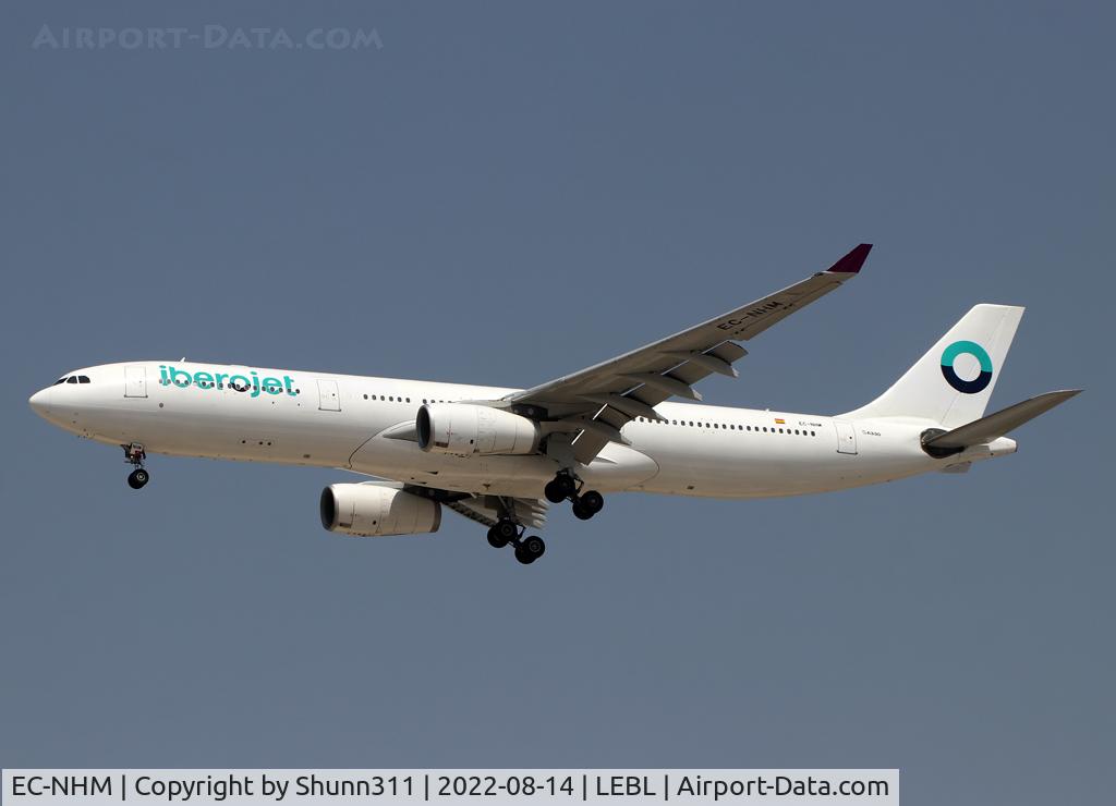 EC-NHM, 2008 Airbus A330-343E C/N 935, Landing rwy 24R